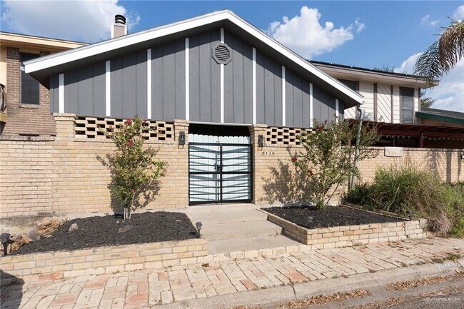 Building Photo - 2116 Joy St