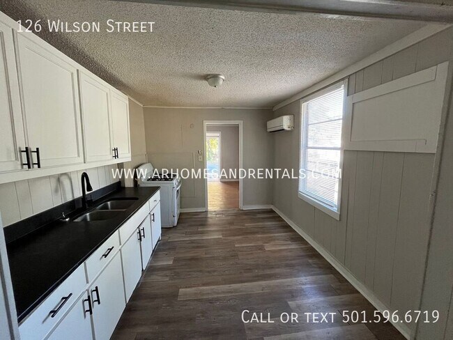 Building Photo - 126 Wilson St