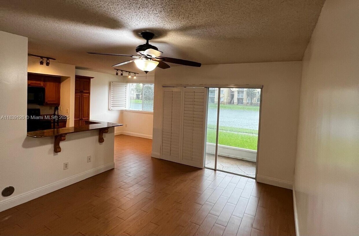 Foto principal - 2620 S University Dr