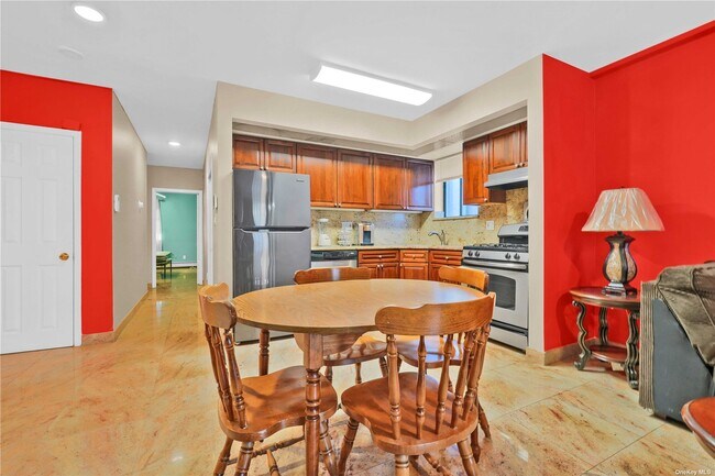 Foto del edificio - 85-87-87 67th Ave