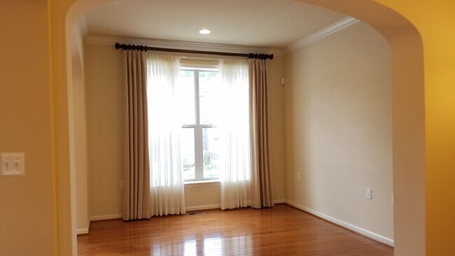 Foto del edificio - Stunning chateau-style home in Wormans Mill Community ready mid January!