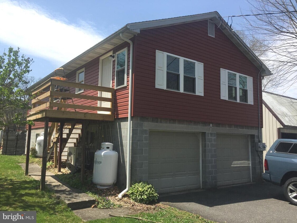 Primary Photo - 227 S Ironstone Dr