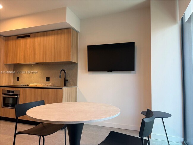 Foto del edificio - 121 NE 5th St