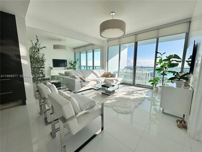 Foto del edificio - 900 Biscayne Blvd