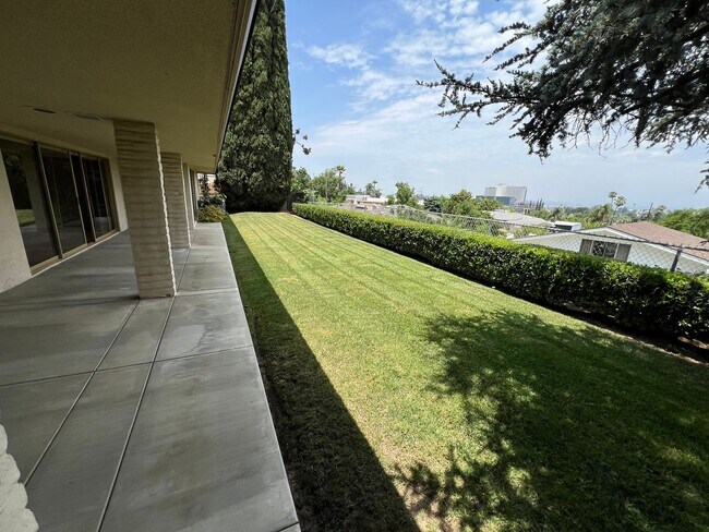 Foto del edificio - Coming Soon! Beautiful large 3 bedroom Hou...