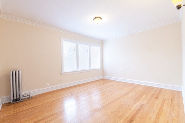 Building Photo - 7553 S Kenwood Ave