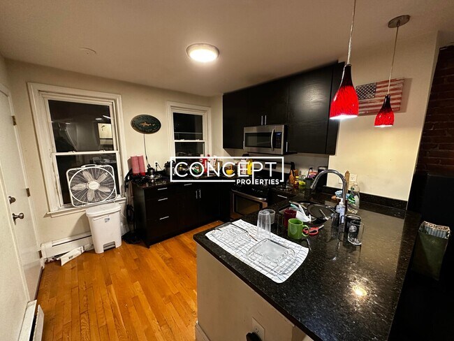 Foto del edificio - 12 Parker Hill Ave