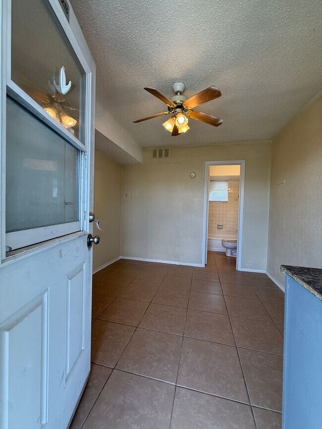 Building Photo - Conveniently Located Studio with ALL Utilities INCLUDED