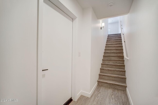 Building Photo - 3725 E Earll Dr