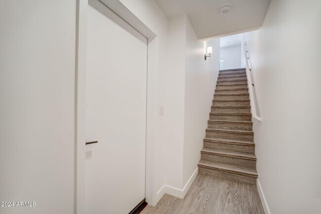 Foto del edificio - 3725 E Earll Dr