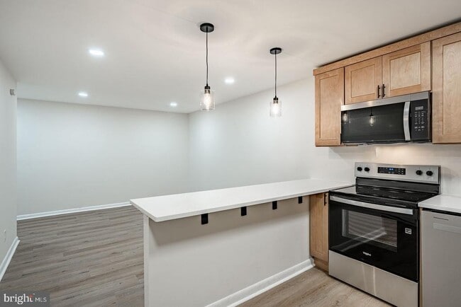 Building Photo - 300 N Penn St