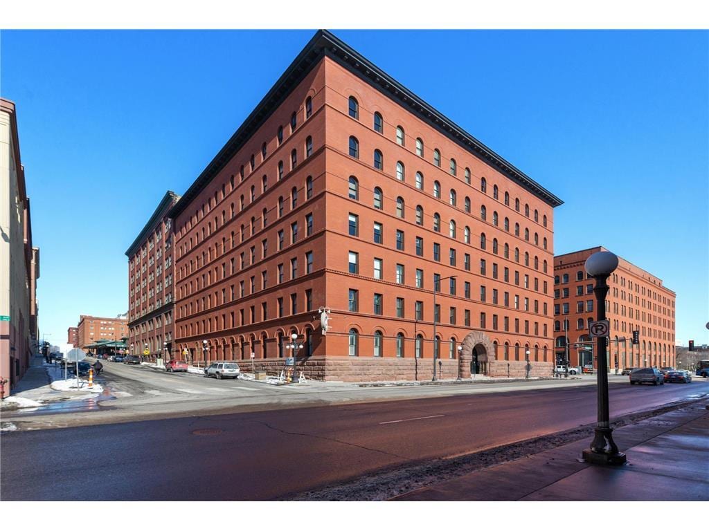 Primary Photo - 300 Wall St