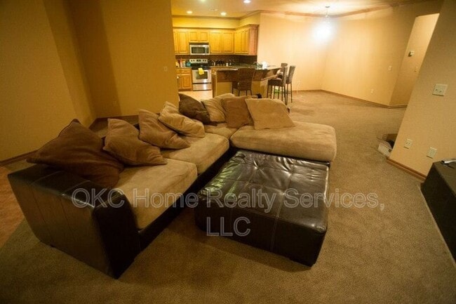 Building Photo - 1101 Golden Leaf Dr