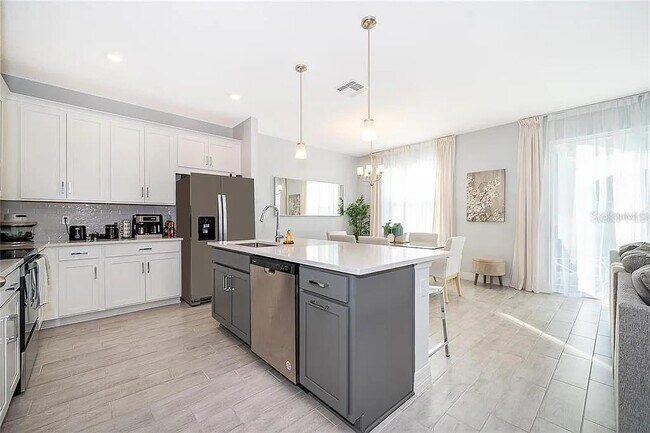 Foto del edificio - 5818 Wallis Ln