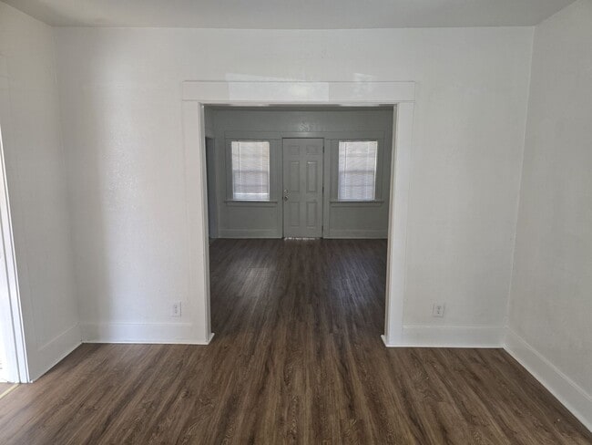 Building Photo - Rental in Long Beach