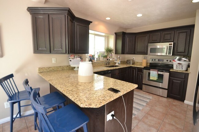Building Photo - 2042 Hidden Village Cir