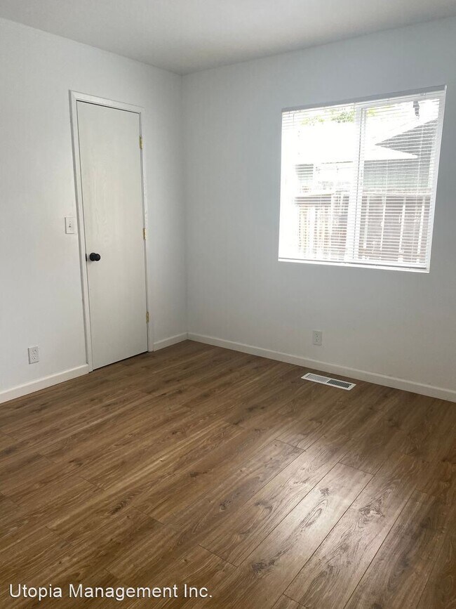 Building Photo - 3 br, 1.5 bath House - 710-085 Willow Street