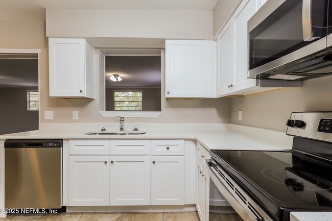 Building Photo - 11649 Cape Horn Ave