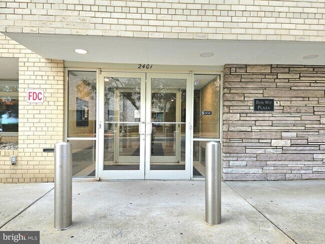 Foto del edificio - 2401 H St NW