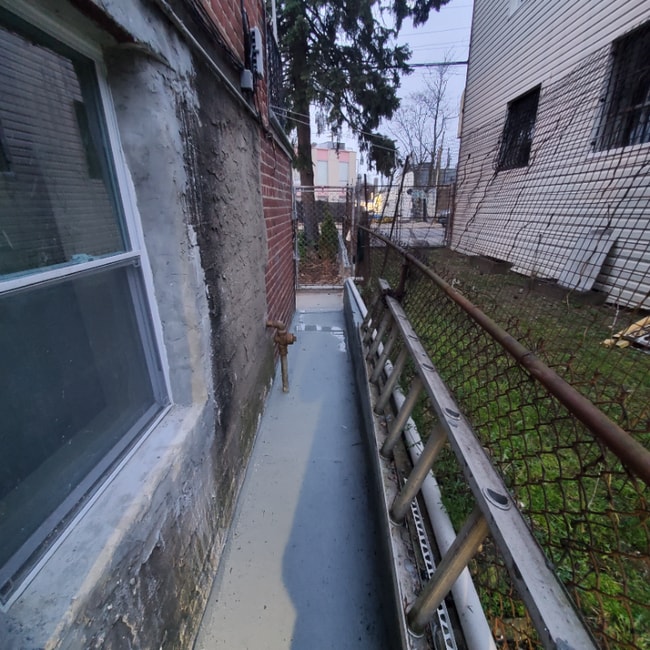 Building Photo - 3180 Fish Ave