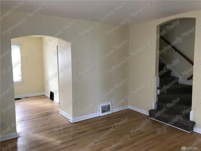 Building Photo - 2318 Woodburn Ave