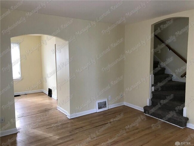 Foto del edificio - 2318 Woodburn Ave