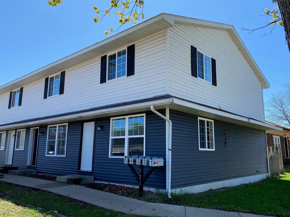 721 4th St S, La Crosse, WI 54601 Townhome Rentals in La Crosse WI