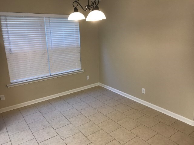 Foto del edificio - 501 Dresler Rd