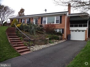 6620 Skyline Ct