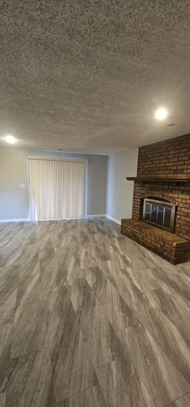 Building Photo - 11418 E 71st St