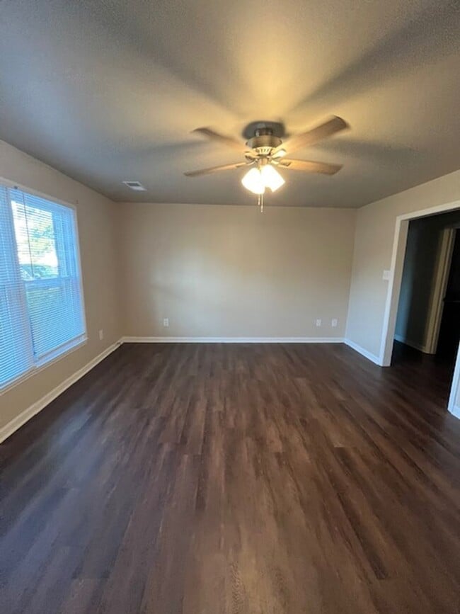 Building Photo - 2-bedroom, 1-bath in Nicholasville, KY