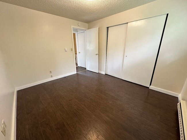 Building Photo - Newly remodeled - 1 bedroom apartment in P...