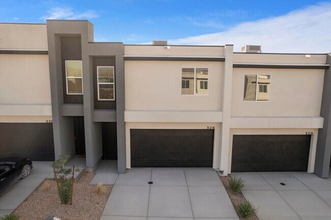 Foto del edificio - HURRICANE TOWNHOME - END UNIT & Pet Friendly! Price Reduced!