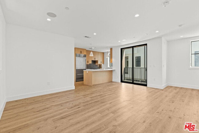 Building Photo - 5538 Tova Rd