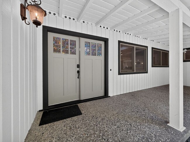Foto del edificio - Gorgeous Single Level Home with Pool in Alamo Available Now!