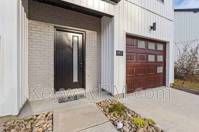 Building Photo - 847 Felix Wy