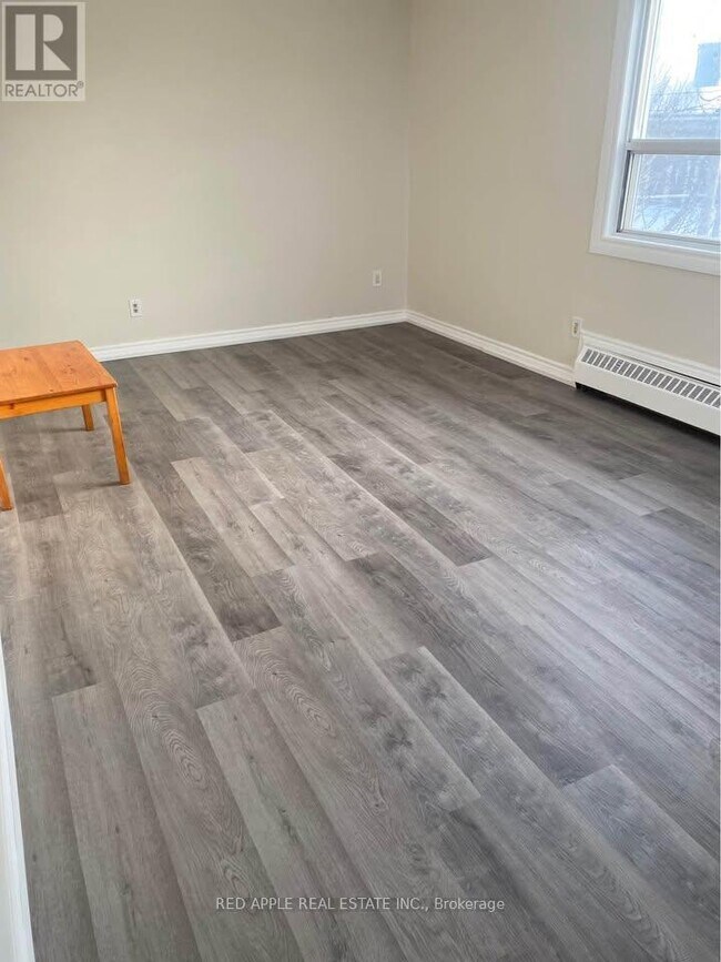 Photo du bâtiment - 211 Milvan Dr