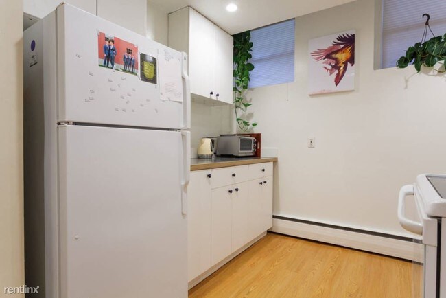 Building Photo - 2 br, 1 bath  - 75 Park St Apt A