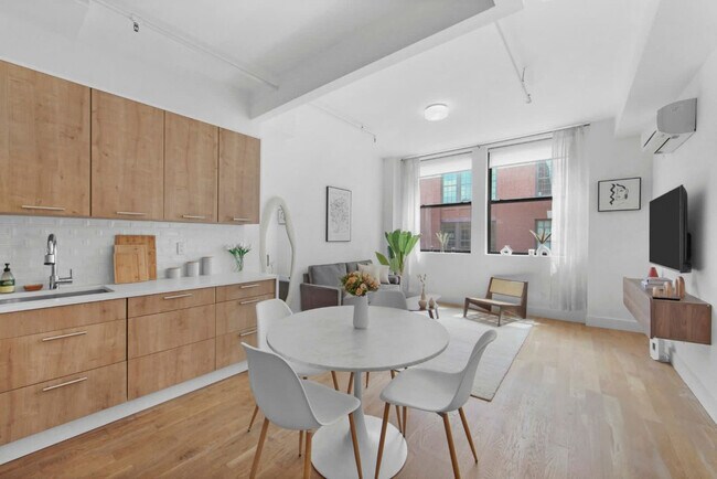 Foto del edificio - 517 W 45th St
