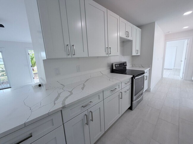 Building Photo - SECTION 8!!! 3/2 pool home with 2 BONUS ROOMS AVAILABLE 09/01/2026