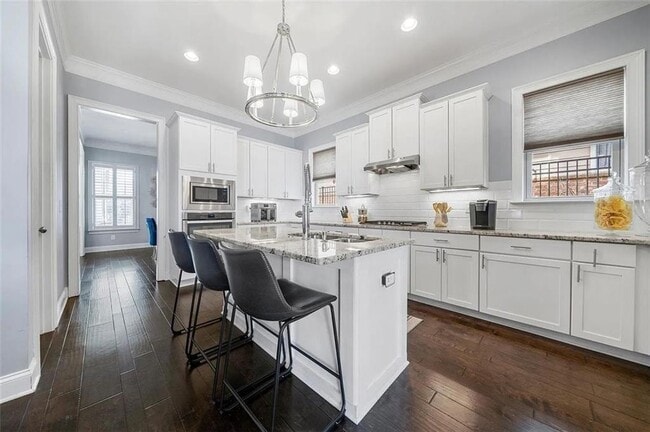 Building Photo - 3165 Oakdale Rd