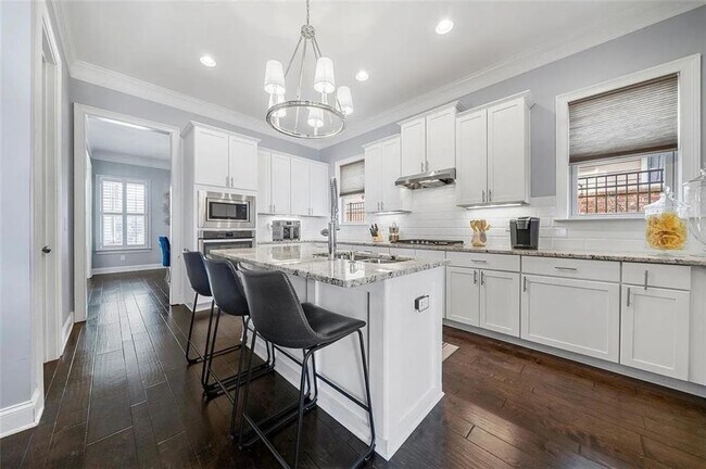 Foto del edificio - 3165 Oakdale Rd