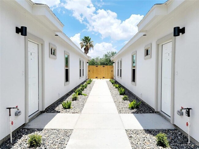 Building Photo - 5808 Sandpiper Ave