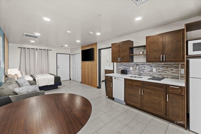 Foto del edificio - 1879 W Peppertree Dr