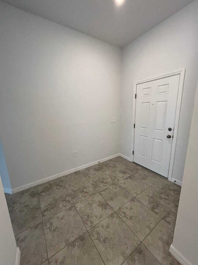 Building Photo - 3 Bedroom Single Family Home in Fort Myers