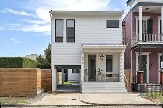 Building Photo - 933 Terpsichore St
