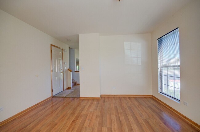 Building Photo - Updated 3 bd 2.5 ba updated home