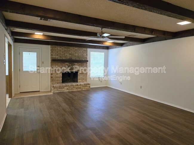 Building Photo - 313 Travis Ln