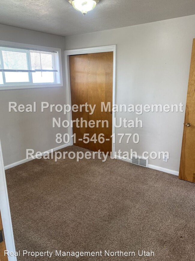 Building Photo - 3 br, 1 bath House - 219 E. Crestwood Rd.