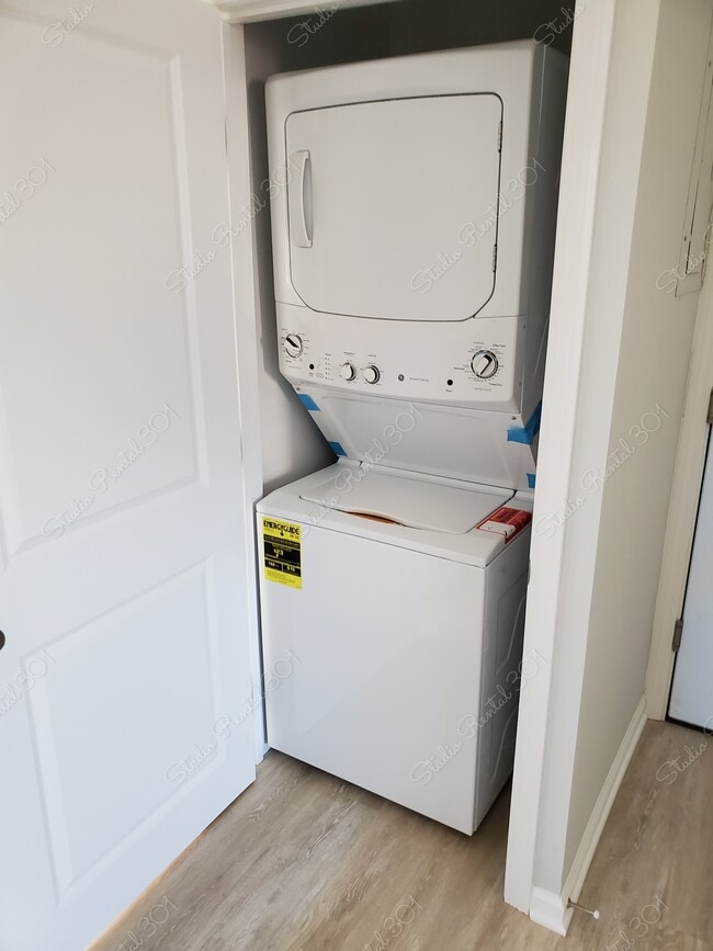 In Unit Washer/Dryer - 9 Pulaski St
